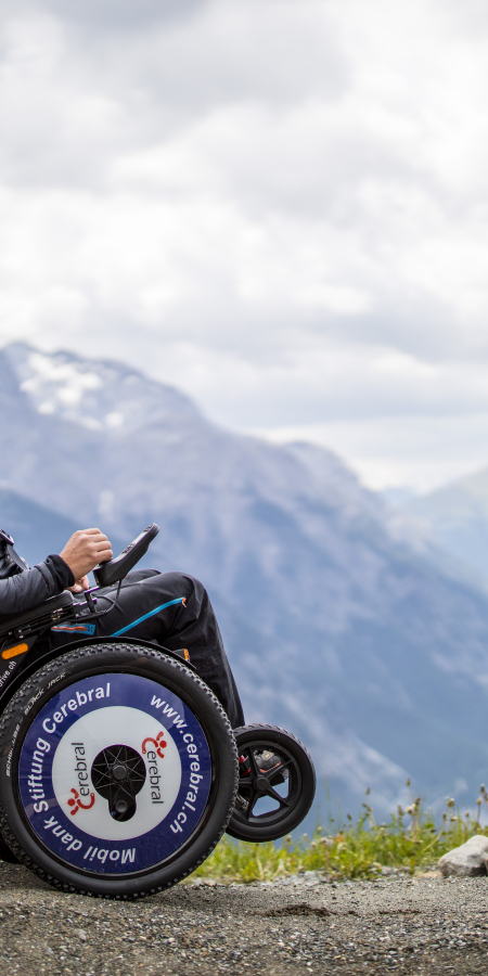 JST Mountaindrive auf Motta Naluns Patrick fährt mit dem JST Mountaindrive Rollstuhl auf Motta Naluns