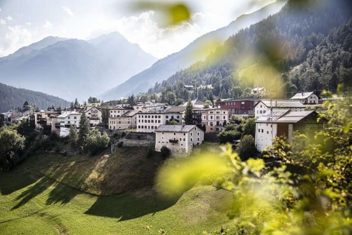 Lavin © Andrea Badrutt Lavin im Sommer