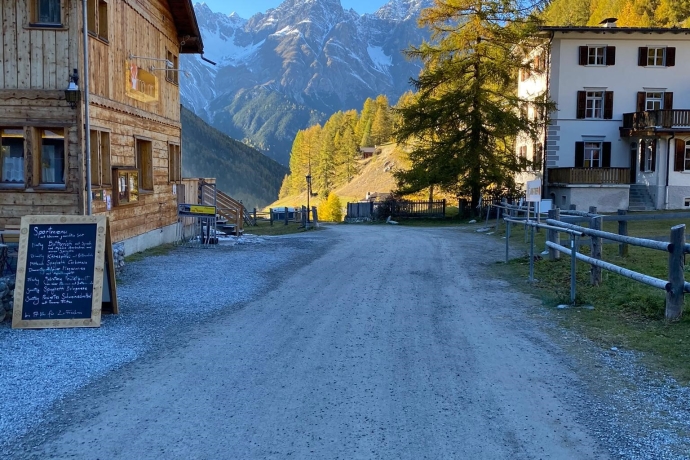 S-charl Dorf in der Abendsonne S-charl Dorf in der Abendsonne