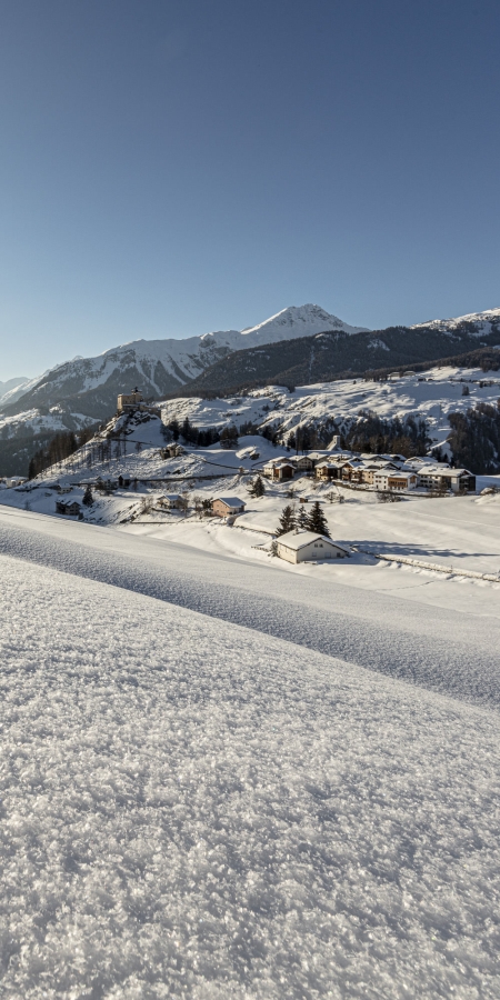 Engadinerdorf Tarasp im Winter