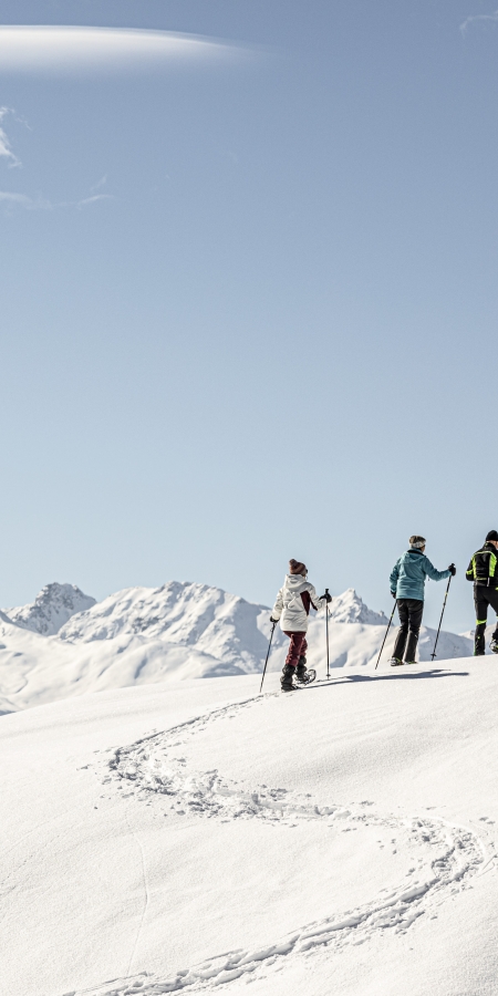 Schneeschuhlaufen in Sent, im Unterengadin