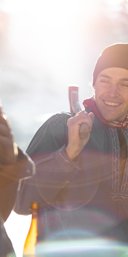 Schüschaiver Ftan 2024  Schueschaiver_Ftan_2024_Holzfaellen_Dominik_Taeuber
