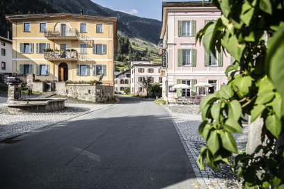 Das Dorf Lavin im Engadin. Foto: Andrea Badrutt Das Dorf Lavin im Engadin.