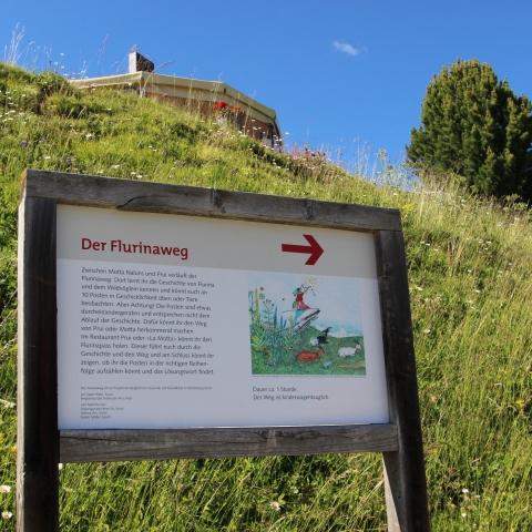 Wandern auf dem Flurinaweg im Unterengadin Wandern auf dem Flurinaweg im Unterengadin