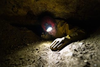 Even at over 70 years of age, Peder Rauch is still on the move in the narrow side tunnels of the former mine in S-charl.