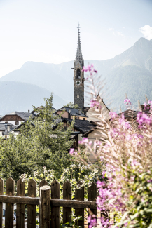 The Engadin village of Sent in summer. ©Andrea Badrutt, Chur The Engadin village of Sent in summer.
