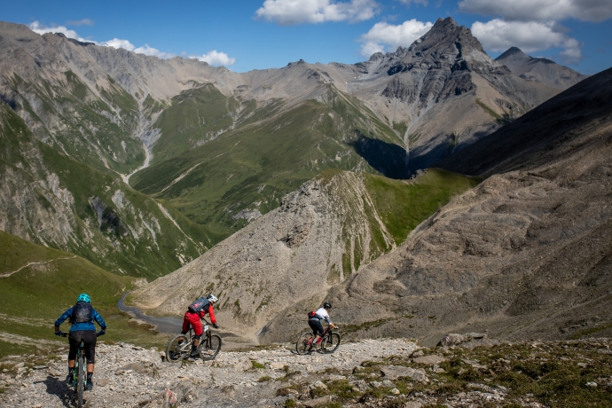 Auf der Bike-Tour von Samnaun nach Sent. Auf der Bike-Tour von Samnaun nach Sent.