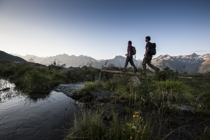 Wandern entlang der Via Engiadina. Wandern entlang der Via Engiadina.