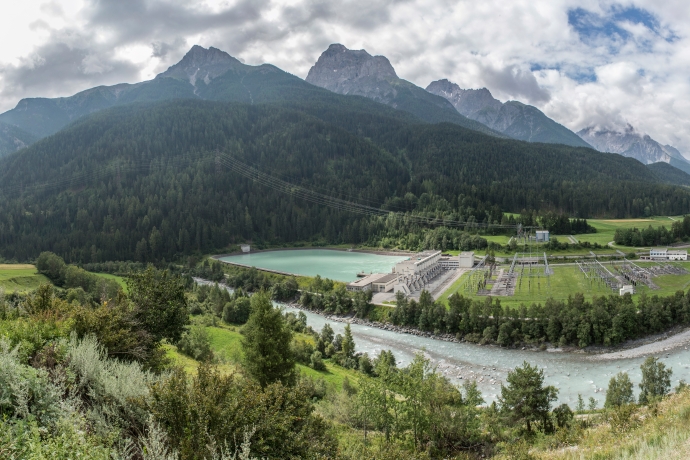 Wasserkraftwerk Scuol im Engadin im Sommer Wasserkraftwerk Scuol im Engadin im Sommer
