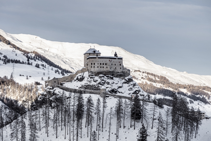 Schloss Tarasp im Unterengadin – © Andrea Badrutt, Chur Schloss Tarasp im Unterengadin – © Andrea Badrutt, Chur