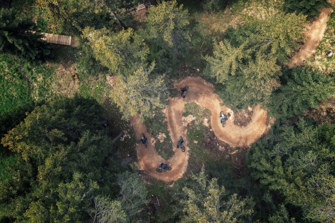 Center da Trails Biker im Center da Trails in Ftan