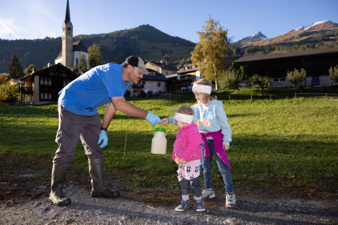 Personal milk handover by Anton à Porta.