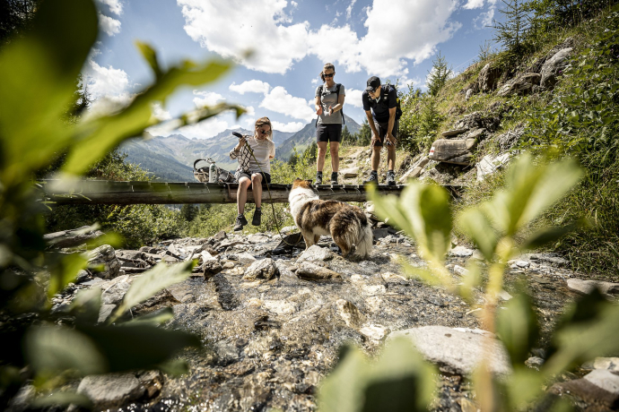 Die Tagesetappen verlaufen abwechslungsreich durch die Natur. Ihr Gepäck wird transportiert. Die Tagesetappen verlaufen abwechslungsreich durch die Natur. Ihr Gepäck wird transportiert.
