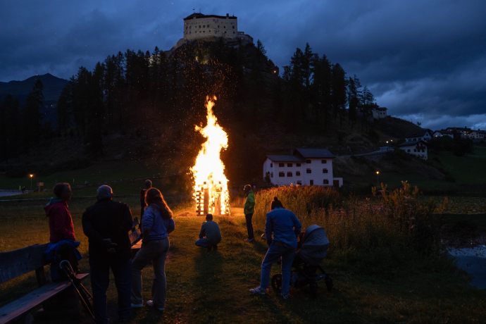 Der 1. August 2023 in Tarasp mit Blick auf das Schloss. Der 1. August 2023 in Tarasp mit Blick auf das Schloss.