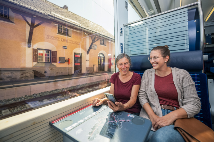 Unterwegs auf der Engadiner Kulturlinie. Foto: Marco Hartmann Unterwegs auf der Engadiner Kulturlinie.