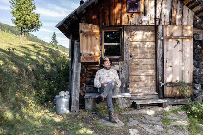 Curdin auf dem Majensäss seiner Familie Curdin auf dem Majensäss seiner Familie