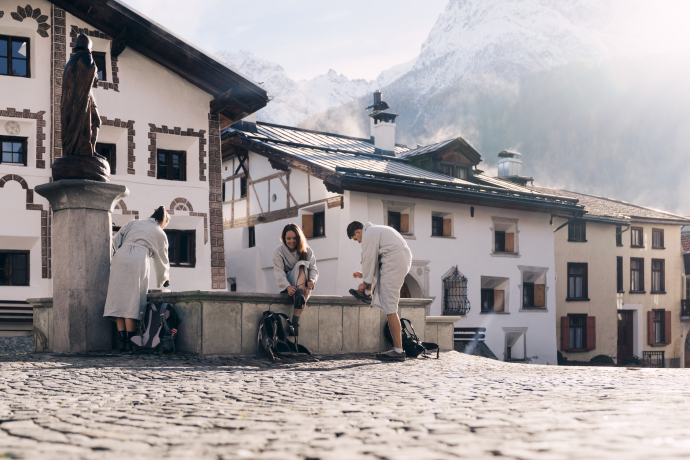 Mineralwasser-Dorfbrunnen in Scuol sot, Plaz