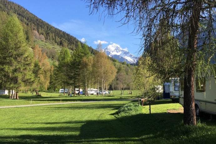 Camping Cul Zernez, idyllisch am Inn gelegen Campingplatz Zeltplatz in Zernez, dem Tor zum Schweizer Nationalpark gelegen