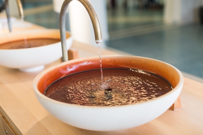 Mineralwasser degustieren im Bogn Engiadina. Mineralwasser degustieren im Bogn Engiadina.