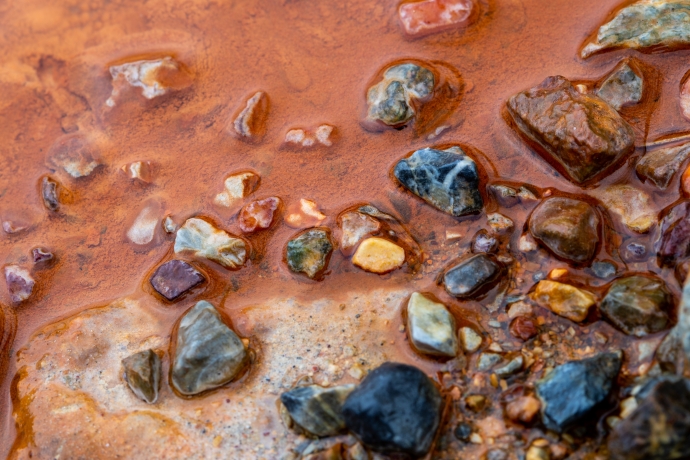 Chalzina Sura-Quelle – Mineralwasserwege Scuol Chalzina Sura-Quelle – Mineralwasserwege Scuol